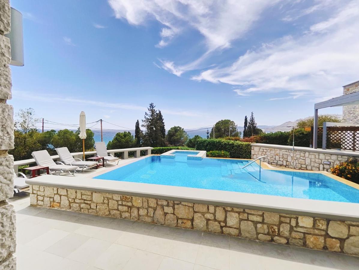 Villa CostaMare - enjoy lazy days on the private Pool-Jacuzzi Pefki Esterno foto