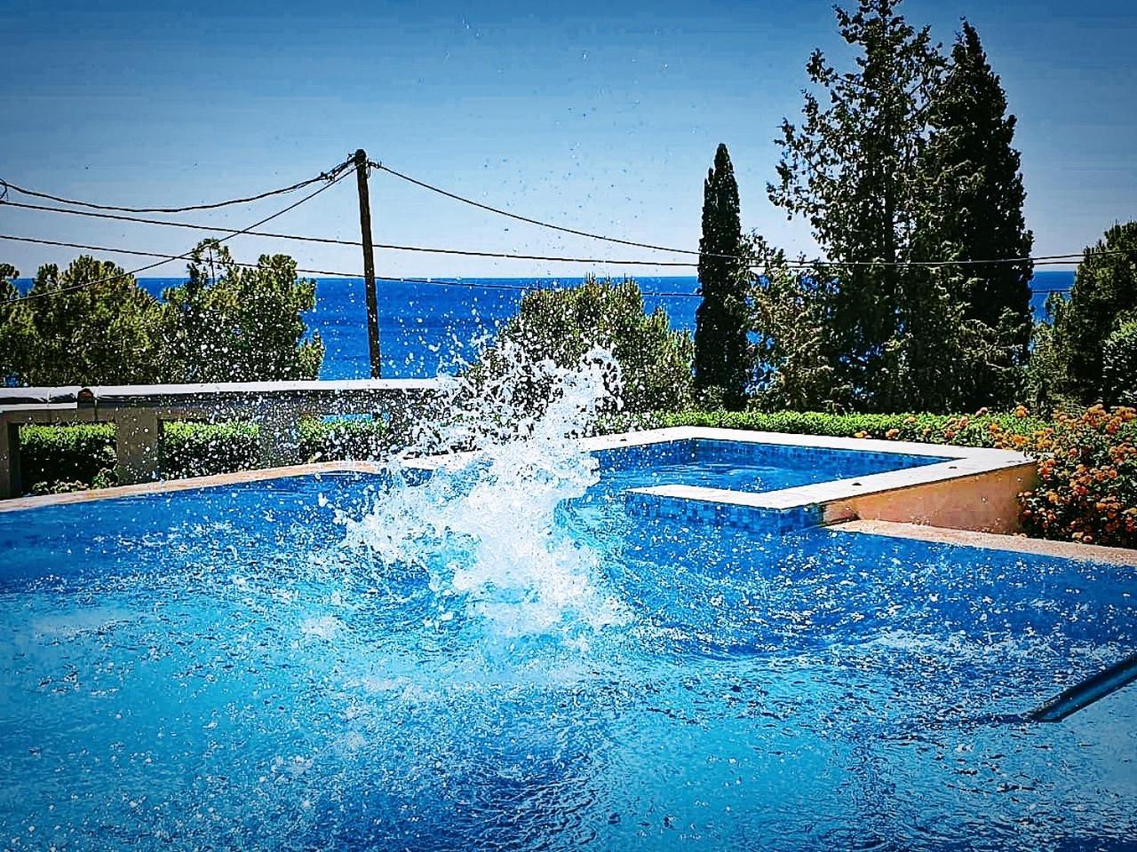 Villa CostaMare - enjoy lazy days on the private Pool-Jacuzzi Pefki Esterno foto